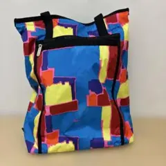 カラフルな抽象模様のショルダーバッグ