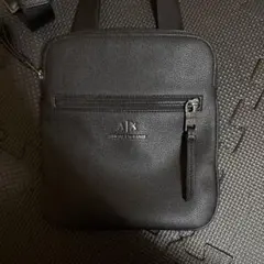 Armani Exchange ブラックショルダーバッグ