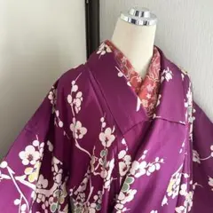 目を惹く壺菫色地に満開の梅文様が可愛いアンティーク正絹袷小紋 紅絹裏 小難あり