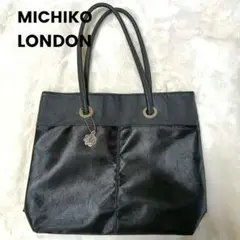 MICHIKO LONDON ブラックトートバッグ オリジナルチャーム付のサムネイル
