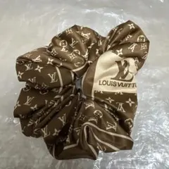 ブラウン シュシュ