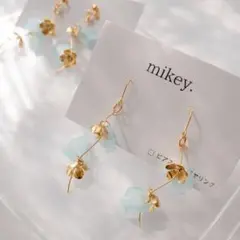 フラワーピアス ゴールド 透明感 揺れる 上品 大人可愛い イヤリング変更可