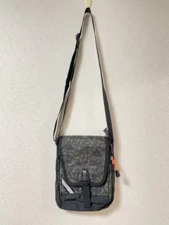 adidas 迷彩柄ショルダーバッグ