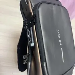 [HCGNOXY] 鍵付きショルダーバッグ 斜め掛け