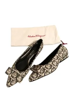 未使用フェラガモ　ヴィヴァフラットパンプス　ガンチーニ総柄キャンバス　6 1/2