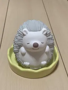 ハリネズミ型の置物、加湿としてご利用頂けます。
