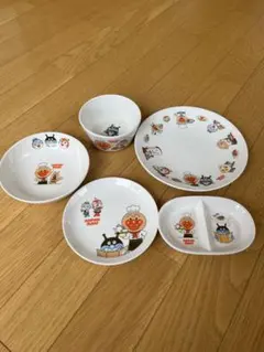 美品　アンパンマン 5点食器セット