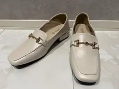 ホワイトレザー ローファー ゴールド金具付き