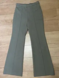 UNIQLOイージーフレアパンツSサイズ　カーキ