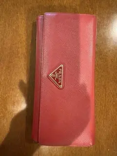 PRADA エナメルレザー 長財布 レッド