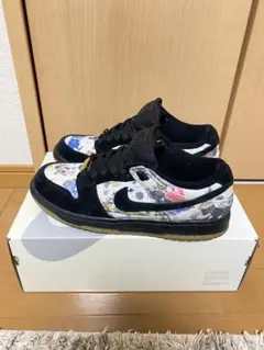 Supreme × Nike SB Dunk Low 