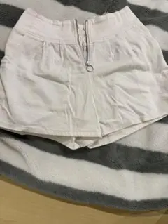 ホワイトショートパンツ ジッパー付き レディース M