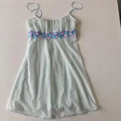 Miss Naory 薄グリーン刺繍キャミソール
