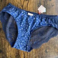 レディースショーツ　女性　下着　アモスタイル　バイ　トリンプ　レース　花柄　紺