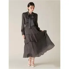 Lily Brownリリーブラウン 2wayボウタイプリーツワンピース