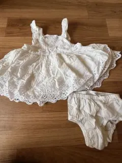 ホワイトドレスとショーツセット 3-6ヶ月