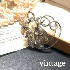 ヴィンテージ　パールシルバーブローチ