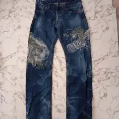 ドラゴンと虎刺繍デニムジーンズ