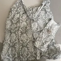 Aolan 授乳ケープ グレーと白の花柄