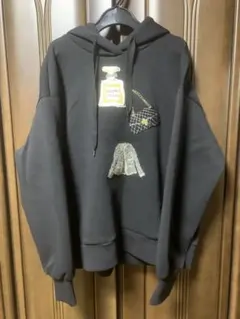 インゲボルグシグネチャーモチーフ刺繍フーディ