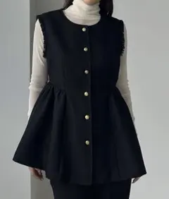 Louere ゴールドボタンペプラムフリンジベスト　ブラック　L