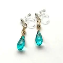 ガラスビーズのイヤリング(青緑)