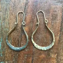 メタル　打ち出し　大ぶり　ピアス　B