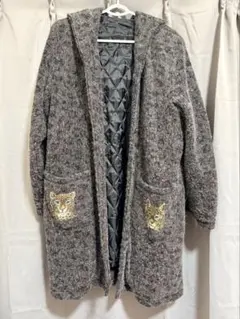 フード付きグレー系ロングコート