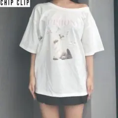CHIP CLIP EUPHONY 猫プリント 半袖Tシャツ オフショルダーのサムネイル