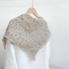 花柄リネン100%スカーフ ベージュ　バンダナ　上品　約70cm正方形 夏コーデ