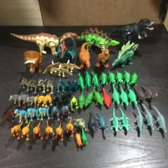 恐竜フィギュア　ぜんまいまとめ売り　70体