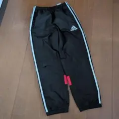 adidas　ブラック　ピステパンツ　中綿　 サイズ140　穴あり
