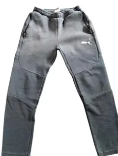 PUMA グレー ジョガーパンツ
