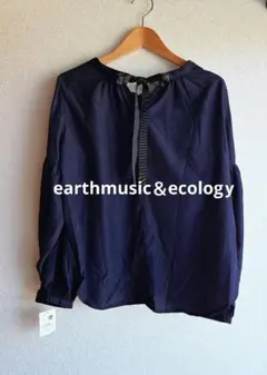 earthmusic＆ecologyアースミュージック ネイビーリボンブラウス紺