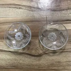 花模様の彫刻 ガラス皿 2枚セット