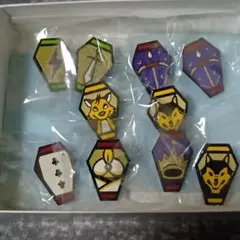 ツイステッドワンダーランド　 キャラクターアイコンピンズ　8種類