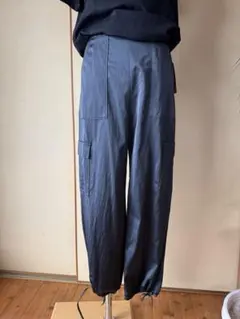 新品　値下げしました ビアズリーパンツのサムネイル
