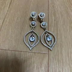 ゴールドトーン クリスタル ダングルイヤリング