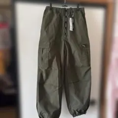 【新品】Reebokカーキ色カーゴパンツのサムネイル