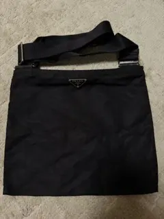 prada ナイロンサコッシュ dab着用 - メルカリ