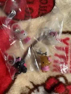ハローキティ めじるしアクセサリー　3個セット