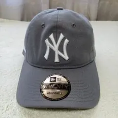 NEW ERA／MoMA 9TWENTY グレーキャップ