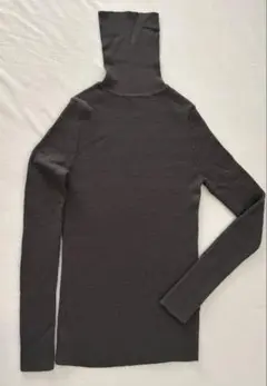 UNIQLO タートルネック　ダークグレー　毛100%