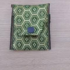 六角形模様のボタン式カードケース