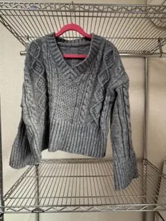 グレー ケーブル編み Vネックセーター