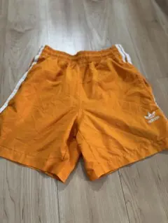 adidas オレンジショートパンツ