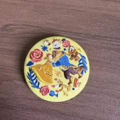 ディズニーキャラクター刺繍缶バッジ　美女と野獣