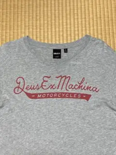 DEUS Ex Machina Tシャツ Sサイズ グレー