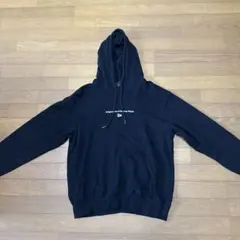 ブラック フード付きパーカー ロゴ刺繍