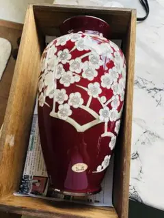 花を挿す穴のない花瓶